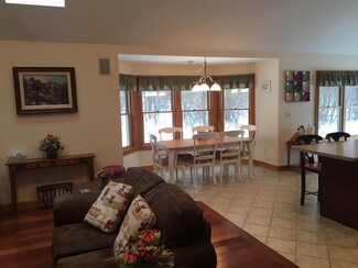 16 McCooey Dr, Manchester Center, VT 05255