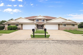 194 Valley Dr Unit 2, Lodi, WI 53555
