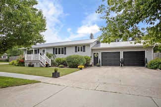 301 5th St W, Bottineau, ND 58318