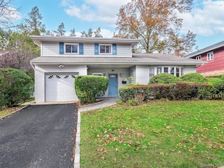 55 Driftwood Dr, Port Washington, NY 11050