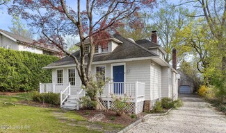 8 Cherry Ln, Old Greenwich, CT 06870
