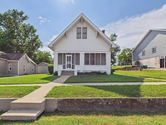 611 Cedar Ave, Cabool, MO 65689