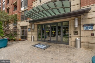 1021 N Garfield St Unit 218, Arlington, VA 22201