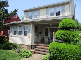 6 Ryder Place, East Rockaway, NY 11518