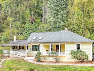 50 Trillium Way, Clyde, NC 28721