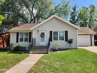 109 Sioux Ave, Bismarck, ND 58501