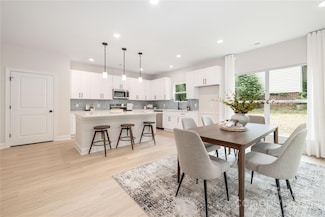 7034 Lakeside Dr, Charlotte, NC 28215