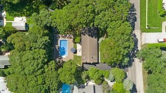 33 Landing Ln, East Quogue, NY 11942