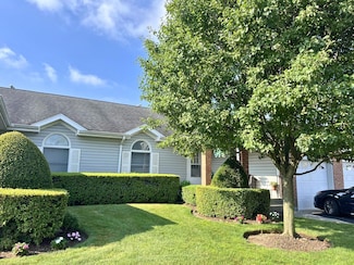27 Primrose Ln, North Babylon, NY 11703