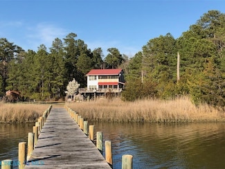 532 Wolf Trap Ln, Port Haywood, VA 23138