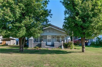 307 W 8th St, Stroud, OK 74079