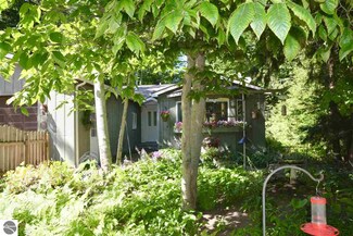15600 E Cherry Park Dr, Northport, MI 49670