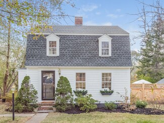 96 Martin St, Essex, MA 01929