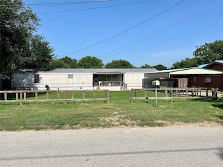 907 Young St, Nocona, TX 76255