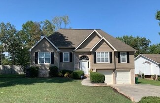 201 Primrose Ln, Fort Oglethorpe, GA 30742