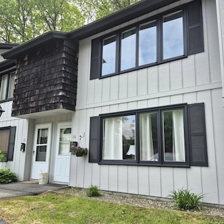 16 Oakwood Dr, Claremont, NH 03743