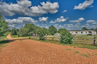 1368 County Road 207, Giddings, TX 78942