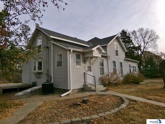 125 N Douglas St, Blue Springs, NE 68318