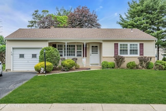 32 Bugle Ct, Toms River, NJ 08757