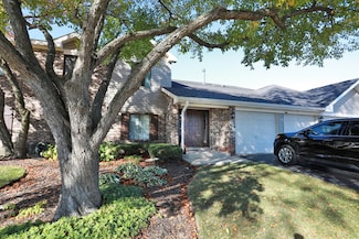 676 Cross Creek Dr W Unit B2, Roselle, IL 60172