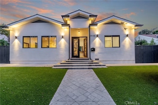 19148 Oxnard St, Tarzana, CA 91356