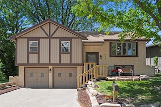 612 S 6th St, Edwardsville, KS 66111