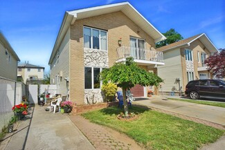 19 Strauss St, Staten Island, NY 10305
