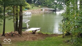 12645 Southpointe Dr, Loogootee, IN 47553