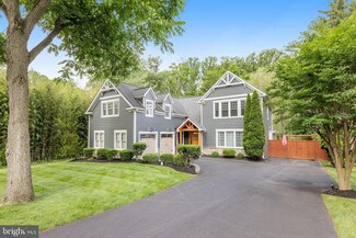 2458 Sandburg St, Dunn Loring, VA 22027