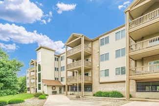 3801 Clubhouse Dr Unit 206, Champaign, IL 61822