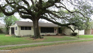 325 Country Club Dr, New Iberia, LA 70563