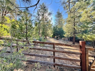 1827 Matterhorn Dr, Pine Mountain Club, CA 93222