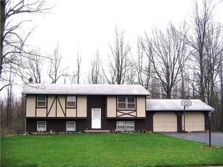 1712 Apple Hollow Ln, Hamlin, NY 14464