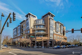 7800 SE 27th St Unit 304, Mercer Island, WA 98040