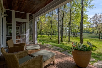 4 Shore Rd, Biddeford, ME 04005
