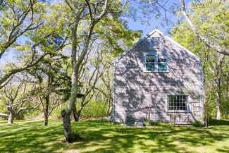38 Forest Rd, Vineyard Haven, MA 02568