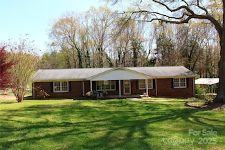 3168 Woodland Hills Dr, Clover, SC 29710