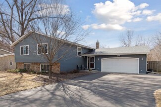 2725 Queensland Ln N, Plymouth, MN 55447