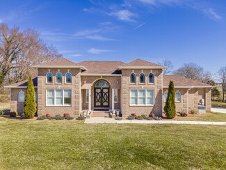 1240 Riddle Rd, Manchester, TN 37355