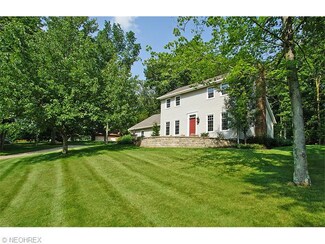 9997 Lawnridge St NE, Bolivar, OH 44612
