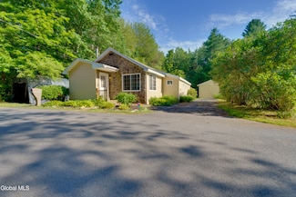 5 Lincoln Ave, Nassau, NY 12123