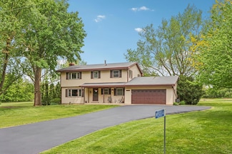 W5004 Cobblestone Rd, Walworth, WI 53184