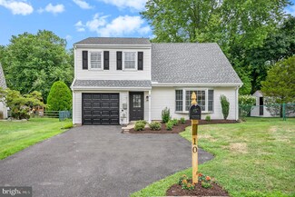 10 Meadowlark Ln, Horsham, PA 19044