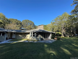 33 Mount Sinai Coram Rd, Coram, NY 11727