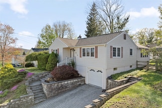 405 Beckwith Ave, Endicott, NY 13760
