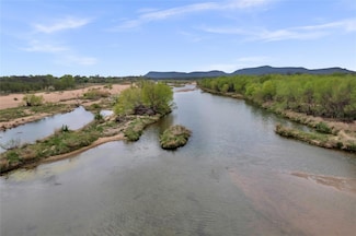 5898 River Oaks Dr, Kingsland, TX 78639