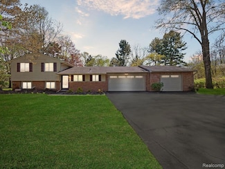 3958 Napier Rd, Canton, MI 48187