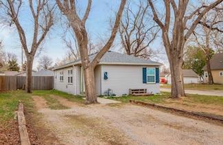 4502 W Douglas Ave, Wichita, KS 67212
