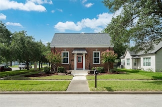 201 W Borden St, Sinton, TX 78387