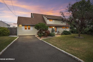 4 Farmbrook Dr, Old Bridge, NJ 08857